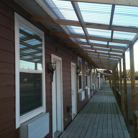 Bear'S Den Lodge Shaunavon Exterior photo