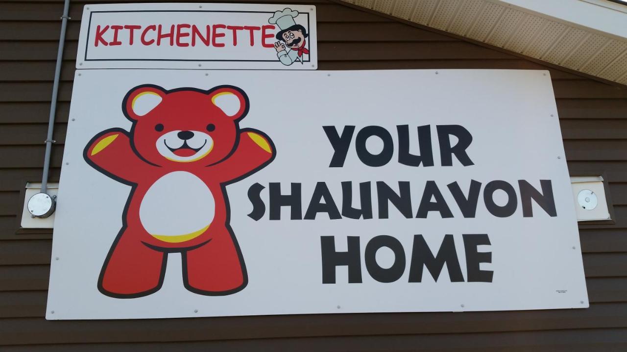 Bear'S Den Lodge Shaunavon Exterior photo