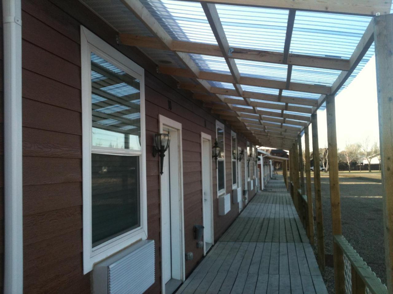 Bear'S Den Lodge Shaunavon Exterior photo