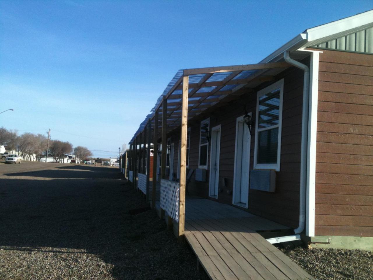 Bear'S Den Lodge Shaunavon Exterior photo
