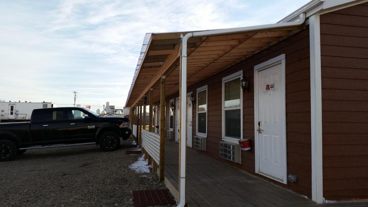Bear'S Den Lodge Shaunavon Exterior photo