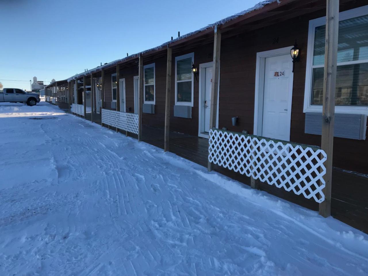 Bear'S Den Lodge Shaunavon Exterior photo